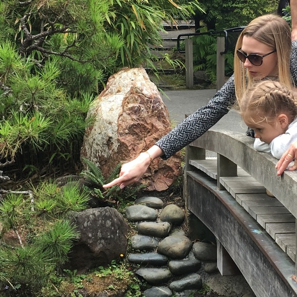 EUC 🎉 Belted BR Patterned Trench 😍 - Picture 5 of 7